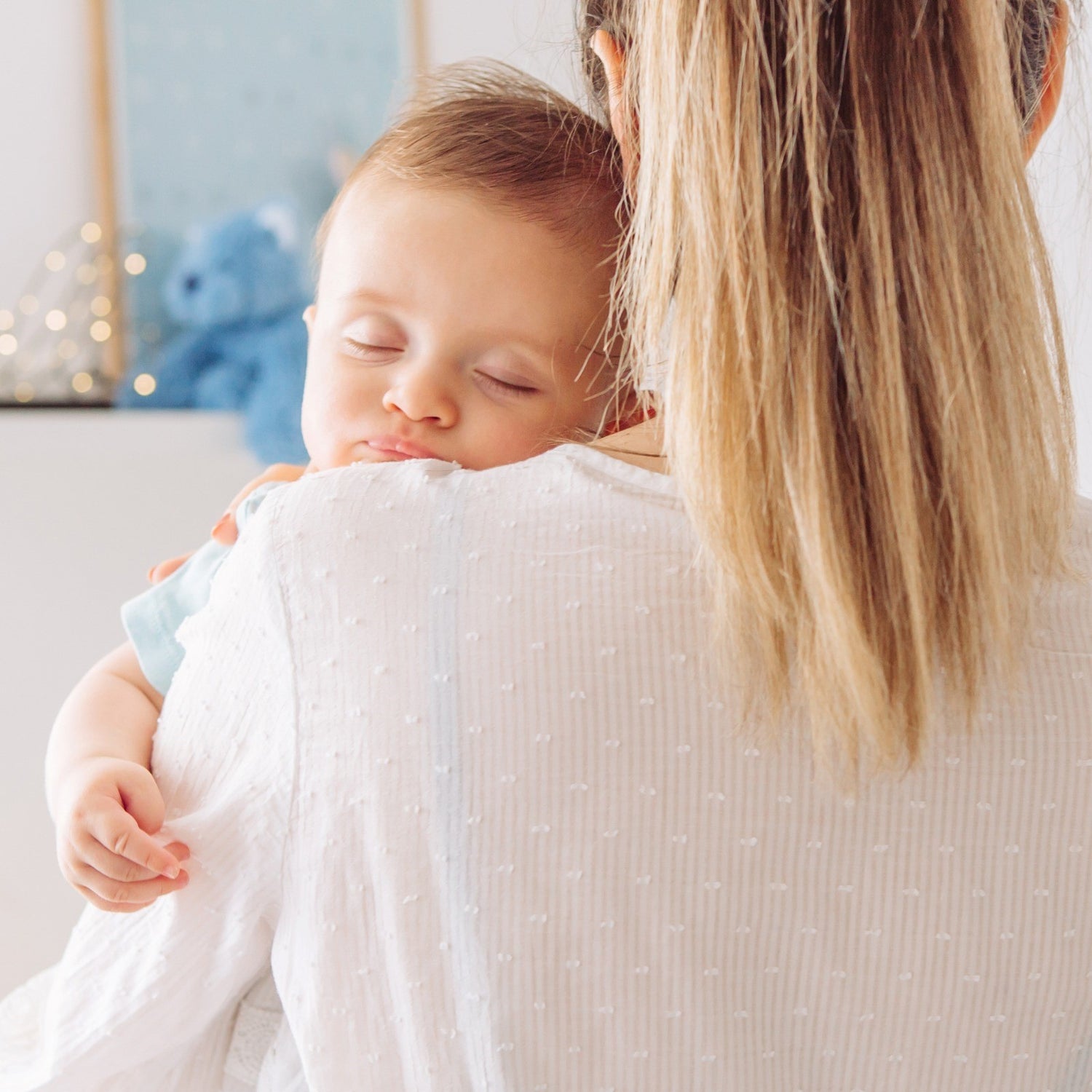 Understanding Sleep Cues: A Guide to Navigating Nap-time and Bedtime with Your Little One